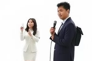 旧楼道里的回声阵纪实封面，老式楼道光影